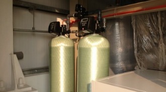 山健包裝｜工業級雙胞胎一備一用軟水機（搭載美製智慧型控制閥，確保供水不中斷）