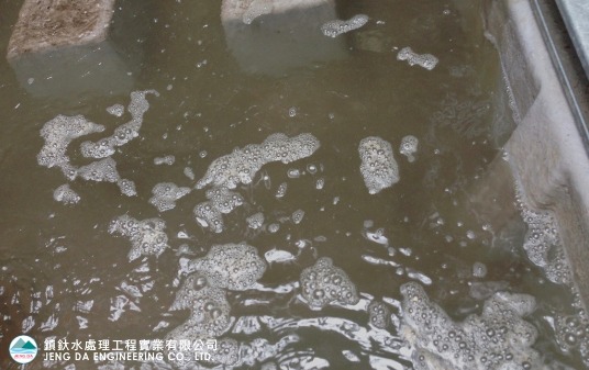 冷卻水過濾前：循環水濁度高、含沙量大