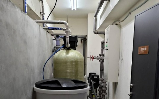 飯店大型軟水機樹脂更換-跨品牌維修保養實績-馥郁酒店案例